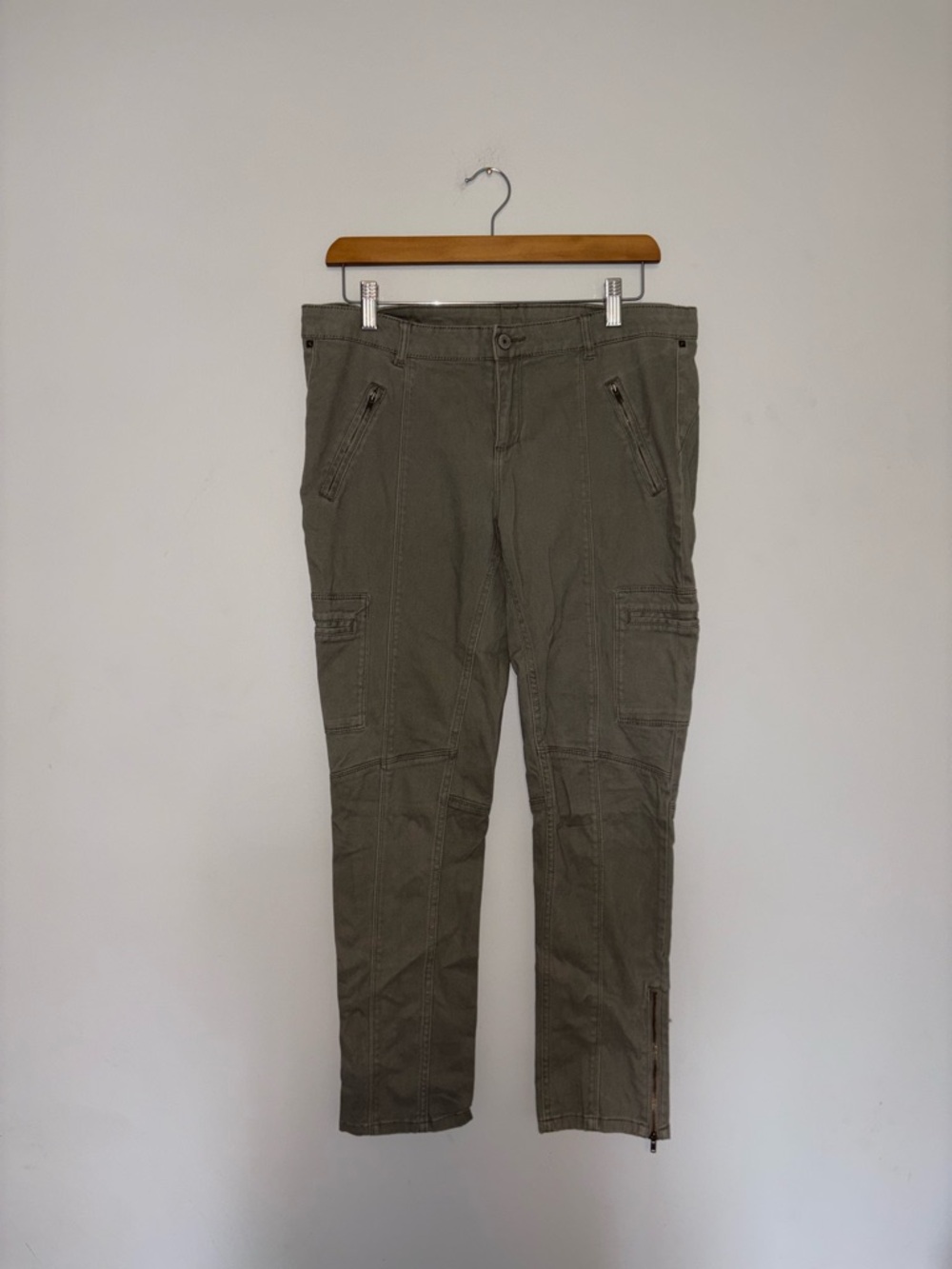 Denver Hayes ~ Green Cargo Pants